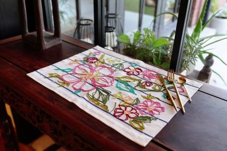 Bahar Rang White Place Mat